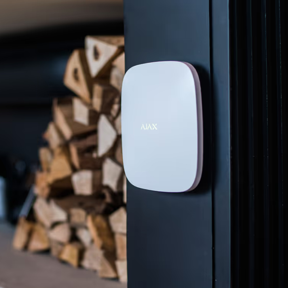 Hub Plus White at home Hub Plus White at home